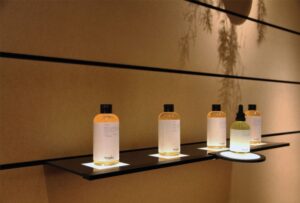 thiết kế thi công showroom mỹ phẩm thuần chay