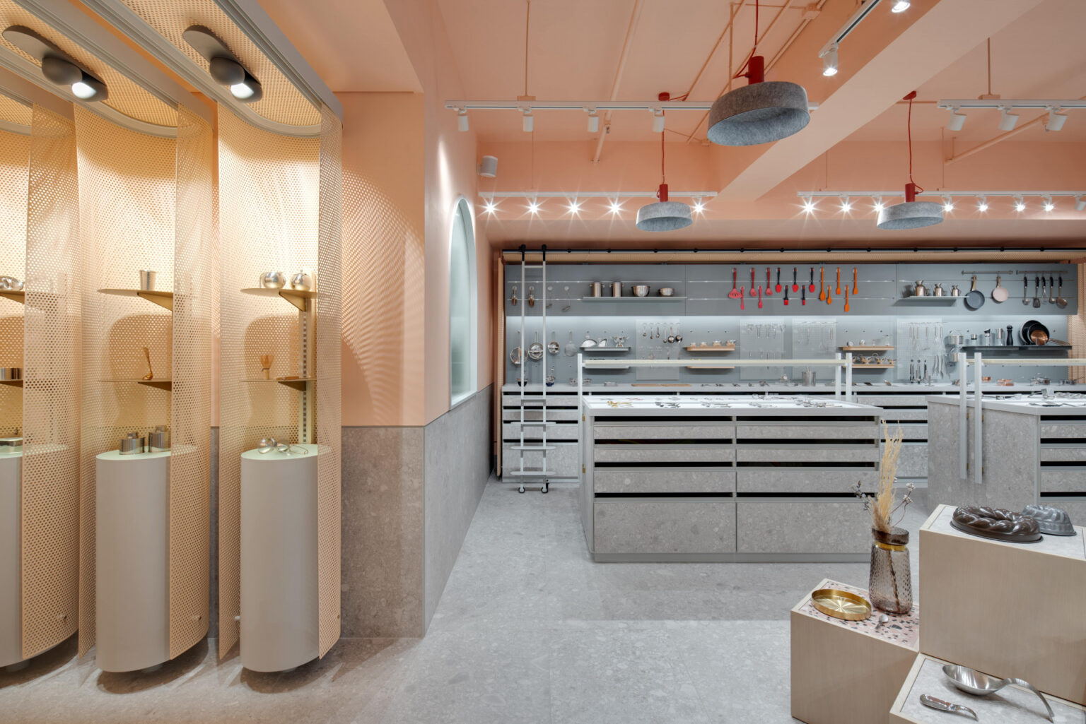 Dự án thi công nội thất showroom Ms Hiệp - không gian (2)