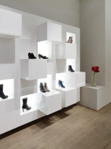 thiết kế thi công showroom giày dép diện tích nhỏ