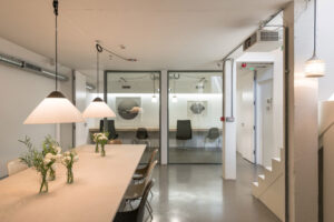 thi công văn phòng phong cách tối giản