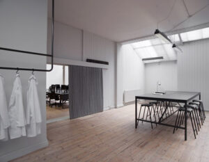 thiết kế thi công văn phòng bằng vật liệu tái chế