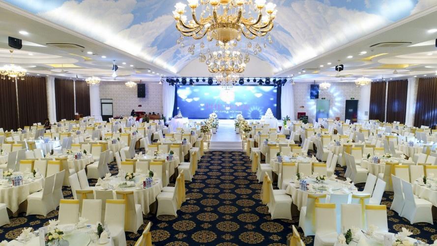 Nội thất nhà hàng tiệc cưới sang trọng