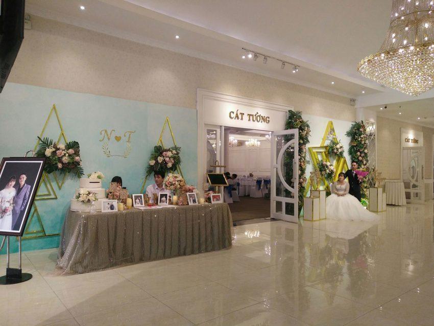 Thiết kế khu vực sảnh đón khách rộng rãi, thoáng đãng và khu vực nghỉ ngơi cho khách