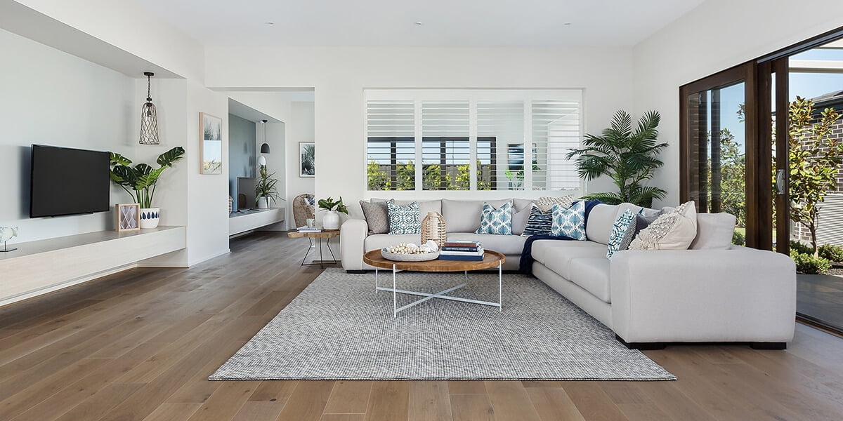 phòng khách nhà vuông thường không có nhiều góc cạnh nên dễ dàng phân chia khu vực